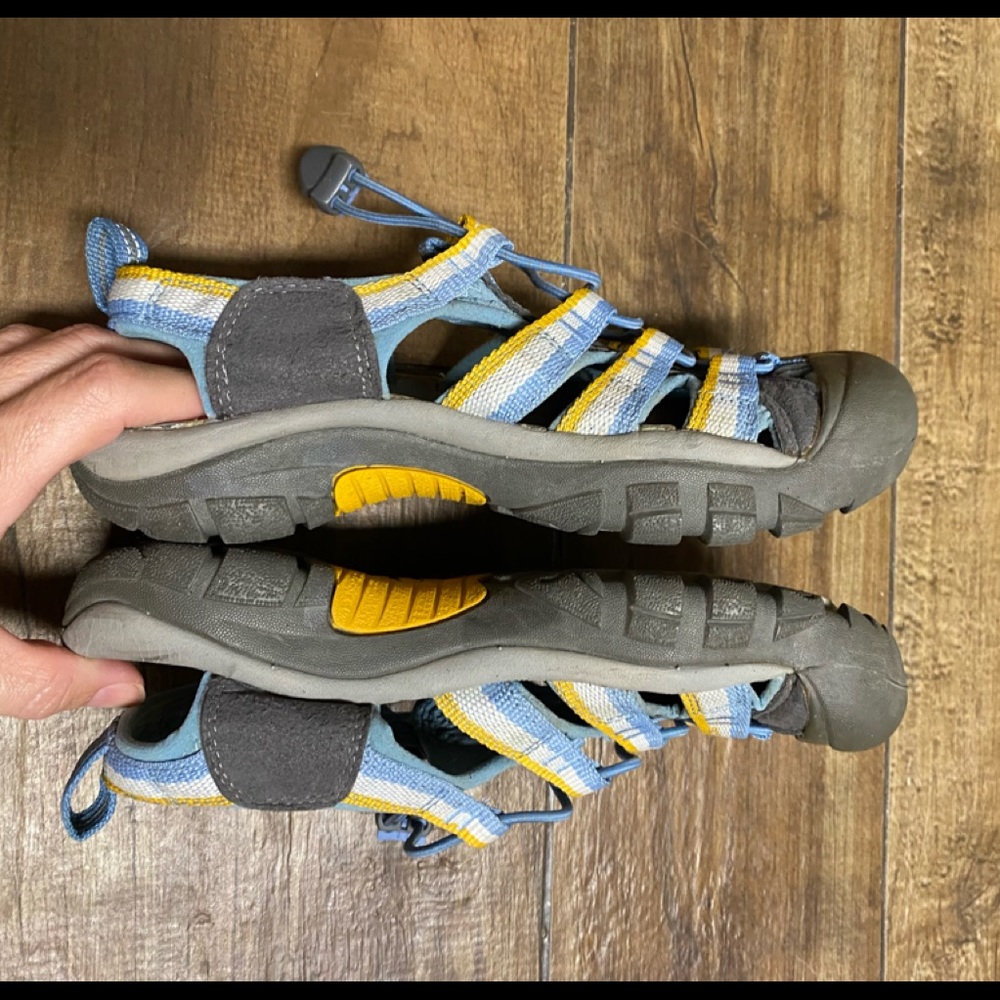 EUC Keen Big Girls Newport SZ 6 - Picture 5 of 9